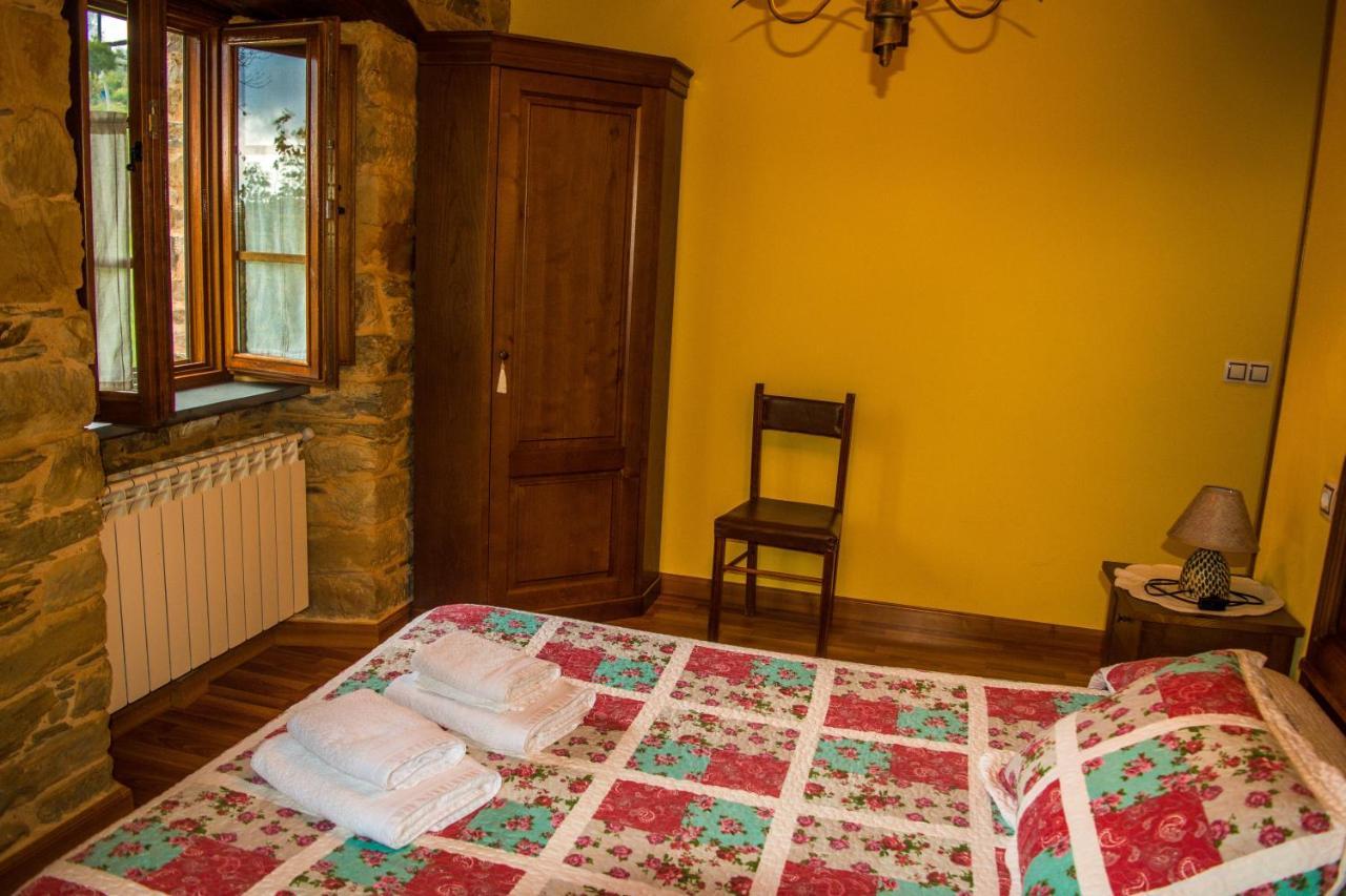 Apartamentos Rurales Tia Vicenta سانتا إيولاليا دي أوسكوس المظهر الخارجي الصورة